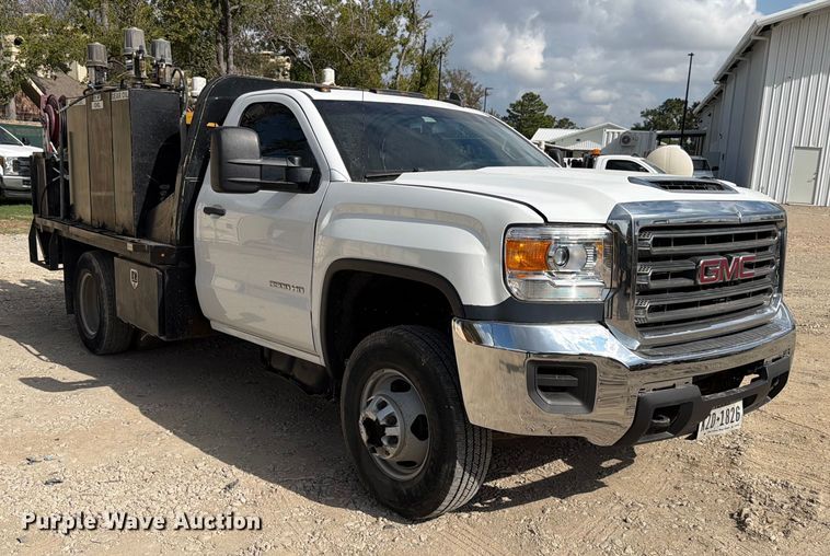 image for item DX5884 2018 GMC Sierra 3500HD flatbed pickup truck