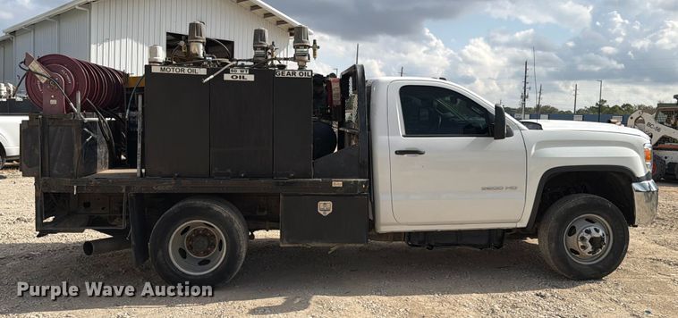 image for item DX5884 2018 GMC Sierra 3500HD flatbed pickup truck