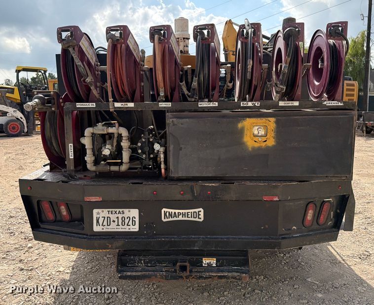 image for item DX5884 2018 GMC Sierra 3500HD flatbed pickup truck