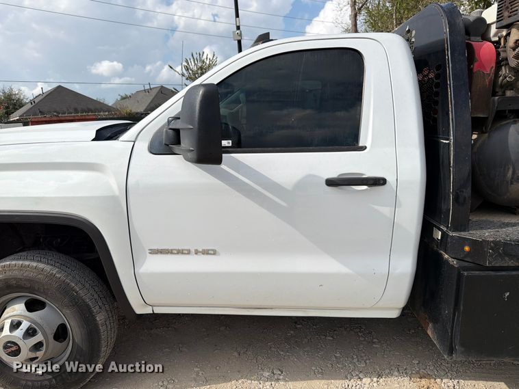 image for item DX5884 2018 GMC Sierra 3500HD flatbed pickup truck