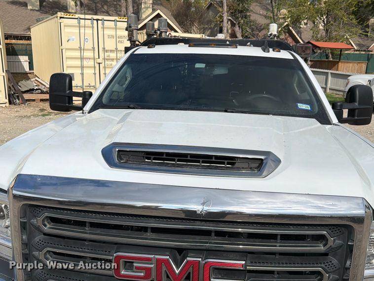 image for item DX5884 2018 GMC Sierra 3500HD flatbed pickup truck