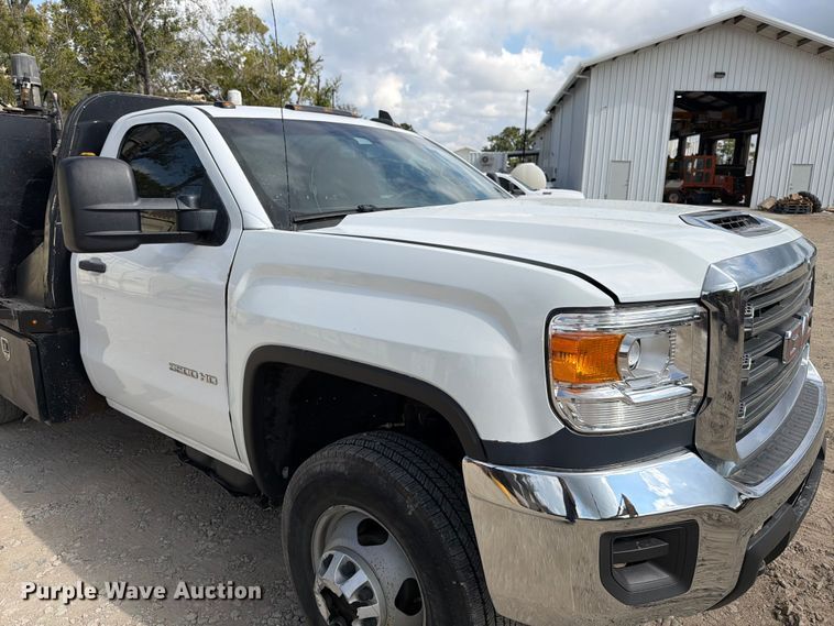 image for item DX5884 2018 GMC Sierra 3500HD flatbed pickup truck