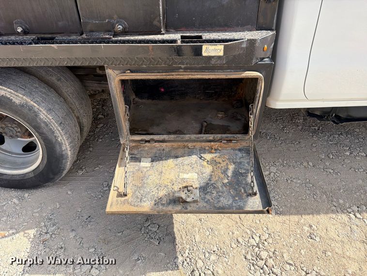 image for item DX5884 2018 GMC Sierra 3500HD flatbed pickup truck