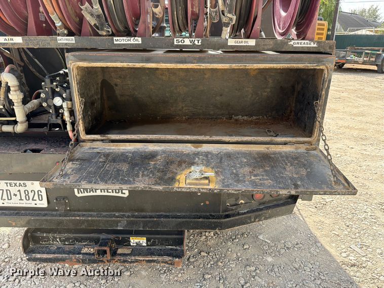image for item DX5884 2018 GMC Sierra 3500HD flatbed pickup truck