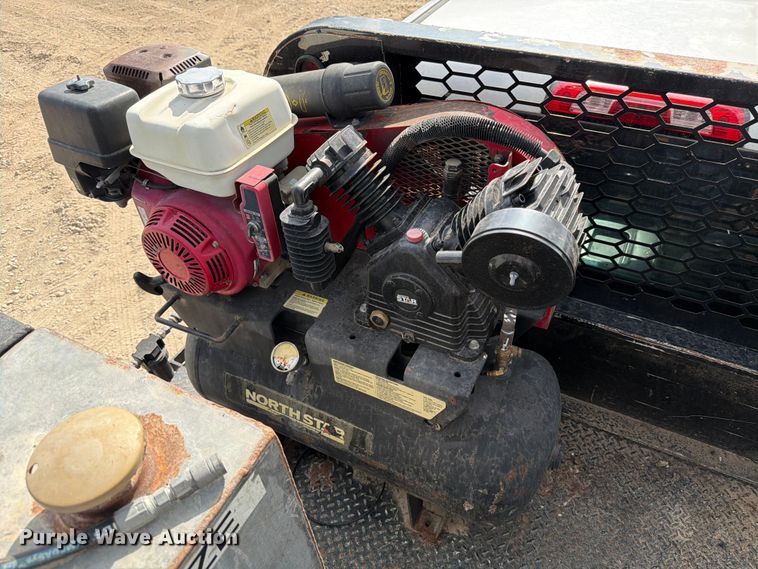 image for item DX5884 2018 GMC Sierra 3500HD flatbed pickup truck