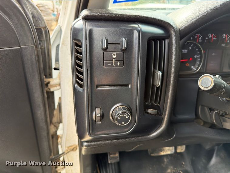 image for item DX5884 2018 GMC Sierra 3500HD flatbed pickup truck