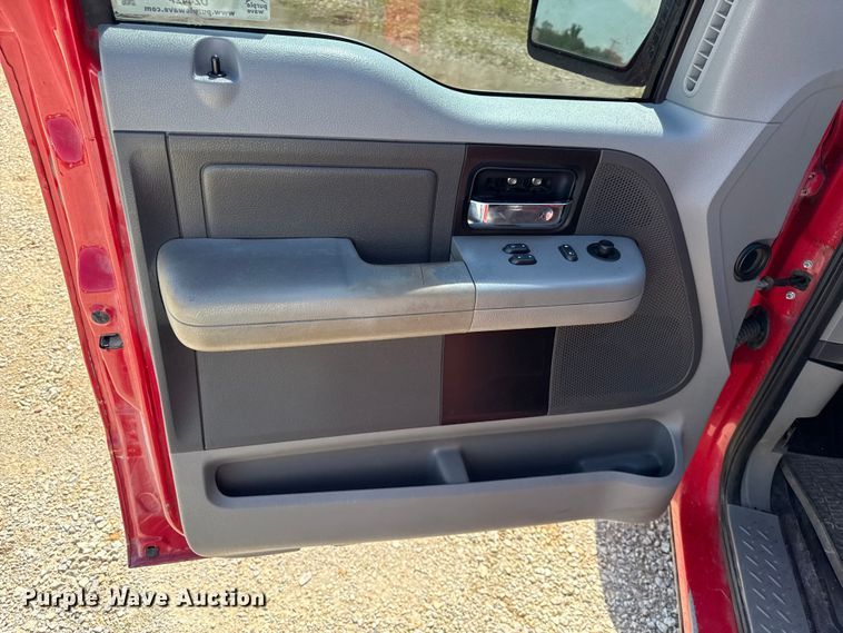 image for item DZ4427 2007 Ford F150 Ext. Cab pickup truck