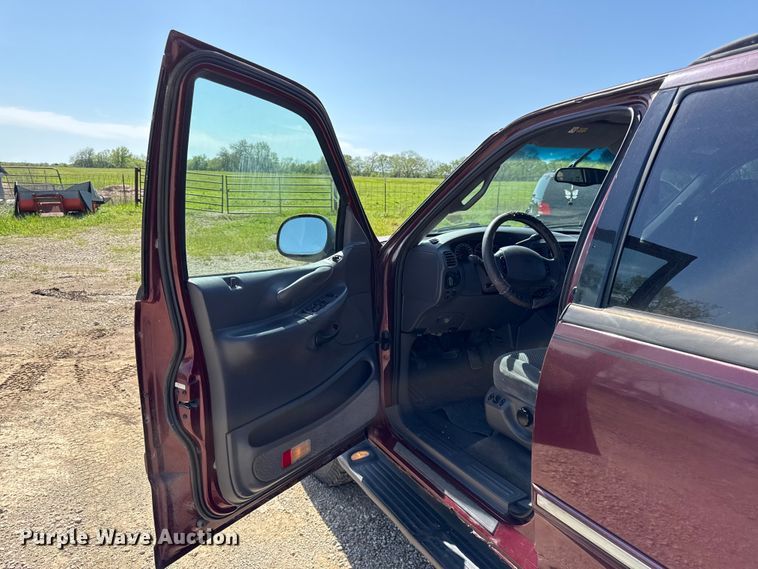 image for item DZ4428 2000 Ford Expedition SUV