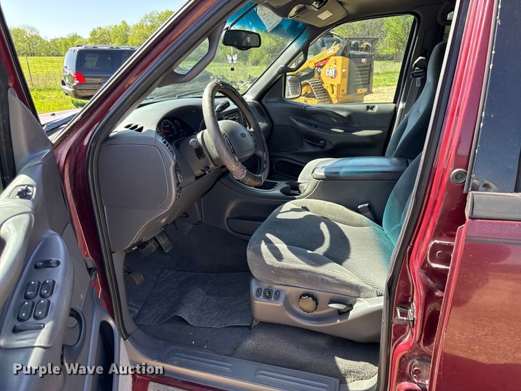 image for item DZ4428 2000 Ford Expedition SUV