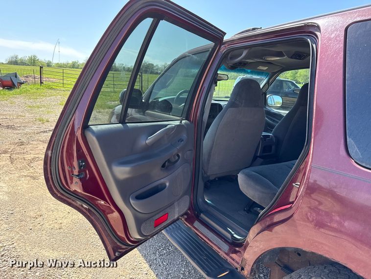 image for item DZ4428 2000 Ford Expedition SUV