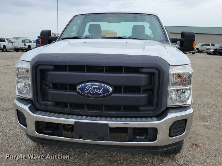 image for item DZ7018 2015 Ford F250 Super Duty pickup truck