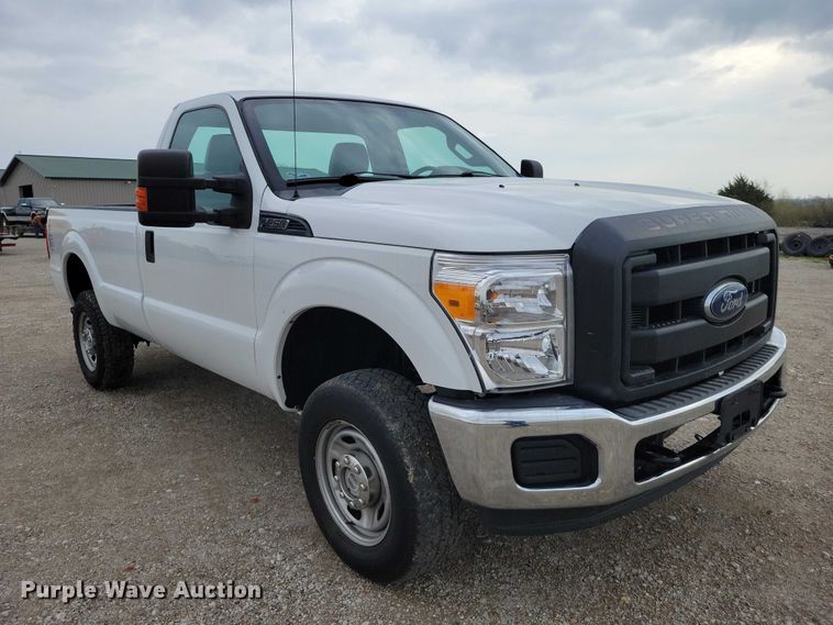 image for item DZ7018 2015 Ford F250 Super Duty pickup truck