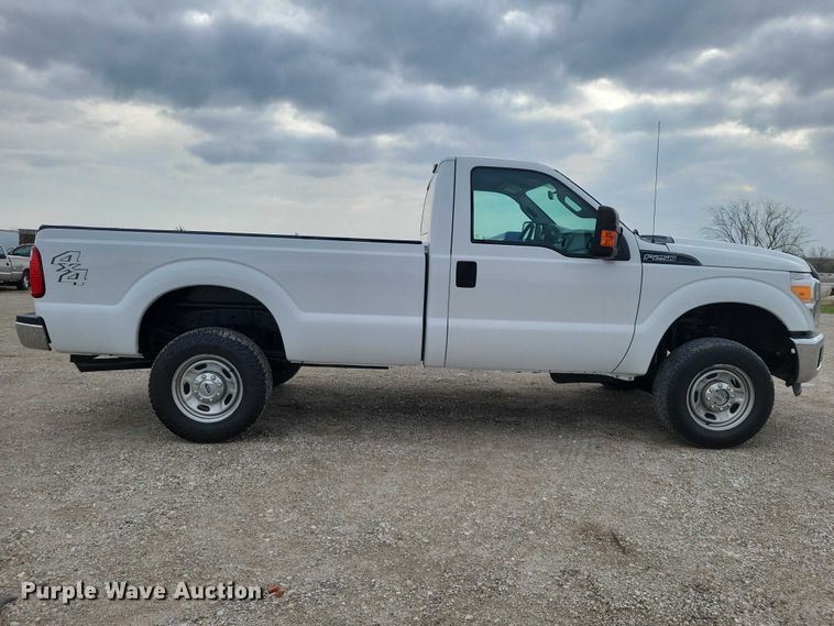 image for item DZ7018 2015 Ford F250 Super Duty pickup truck