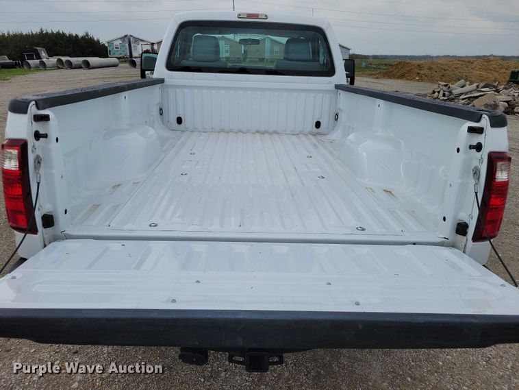 image for item DZ7018 2015 Ford F250 Super Duty pickup truck