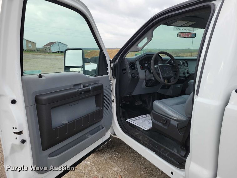 image for item DZ7018 2015 Ford F250 Super Duty pickup truck