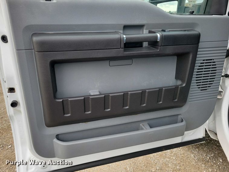 image for item DZ7018 2015 Ford F250 Super Duty pickup truck