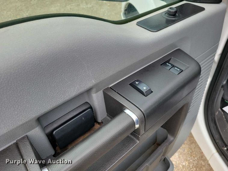 image for item DZ7018 2015 Ford F250 Super Duty pickup truck
