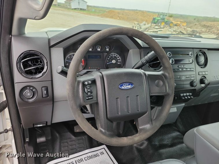 image for item DZ7018 2015 Ford F250 Super Duty pickup truck