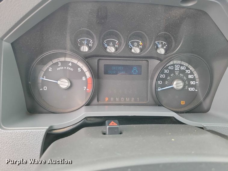 image for item DZ7018 2015 Ford F250 Super Duty pickup truck