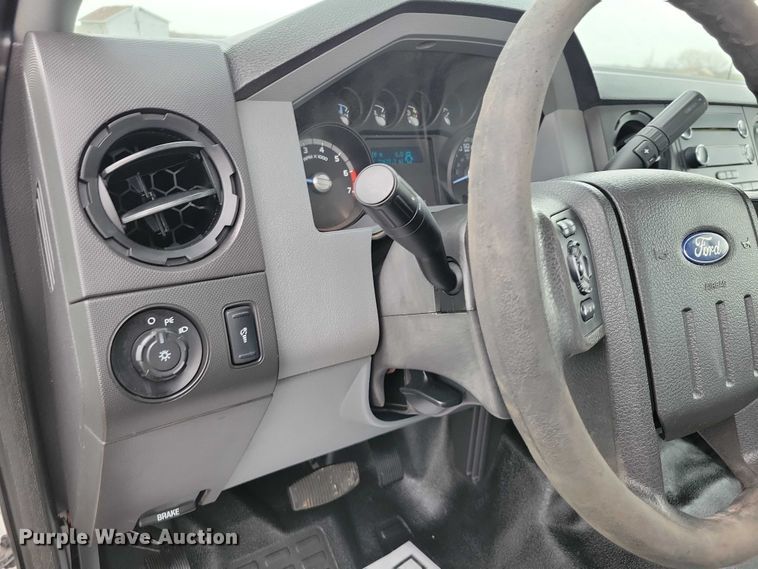 image for item DZ7018 2015 Ford F250 Super Duty pickup truck