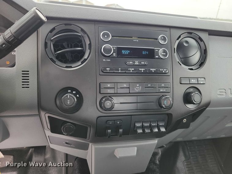 image for item DZ7018 2015 Ford F250 Super Duty pickup truck
