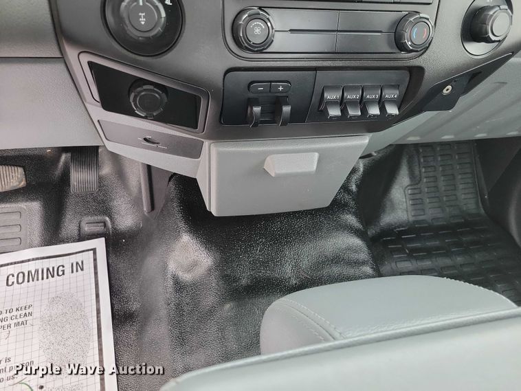 image for item DZ7018 2015 Ford F250 Super Duty pickup truck