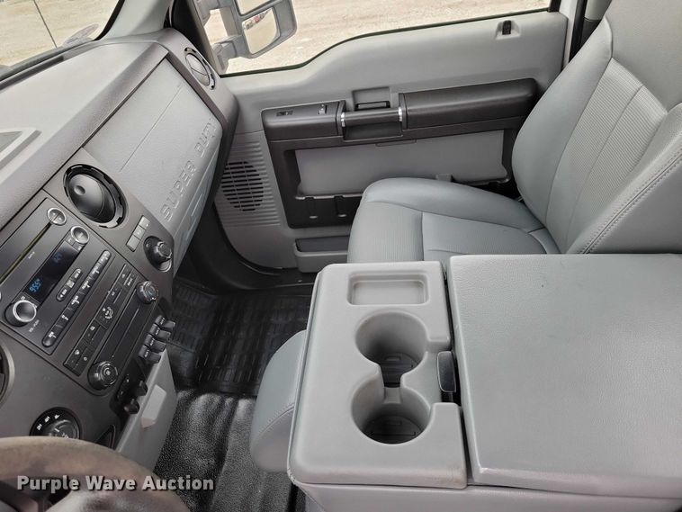 image for item DZ7018 2015 Ford F250 Super Duty pickup truck
