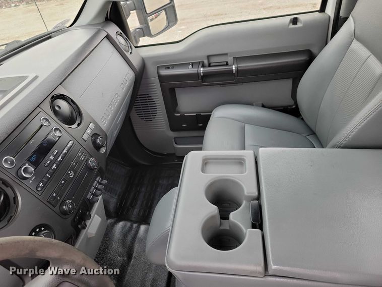 image for item DZ7018 2015 Ford F250 Super Duty pickup truck
