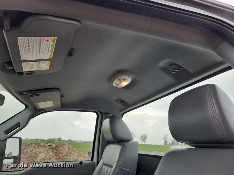 image for item DZ7018 2015 Ford F250 Super Duty pickup truck