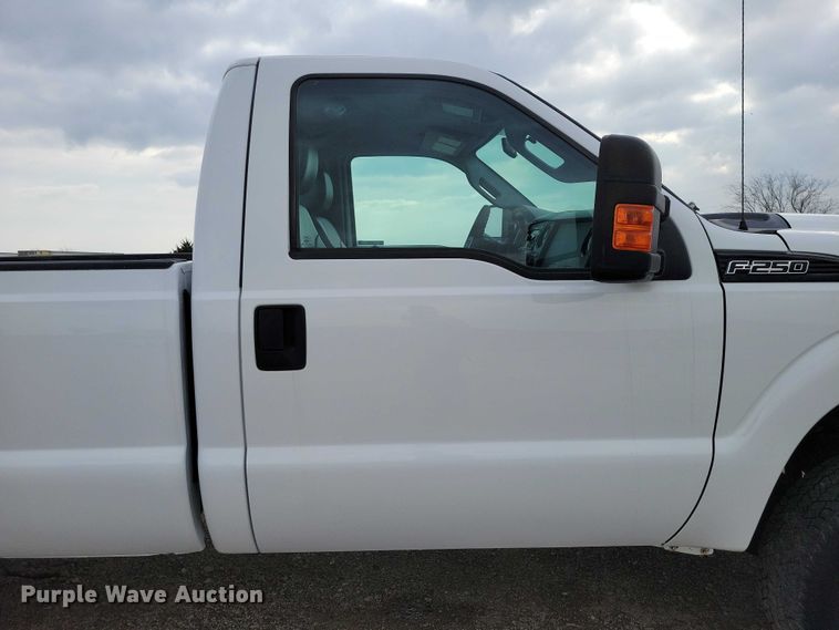 image for item DZ7018 2015 Ford F250 Super Duty pickup truck