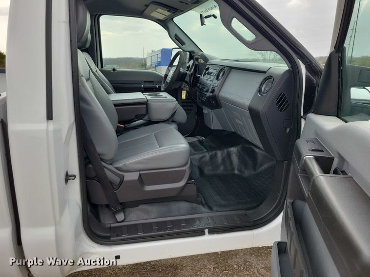 image for item DZ7018 2015 Ford F250 Super Duty pickup truck