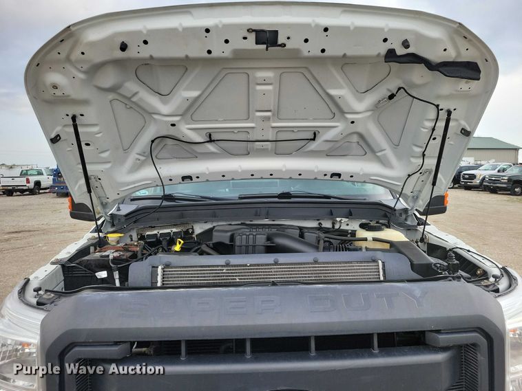 image for item DZ7018 2015 Ford F250 Super Duty pickup truck