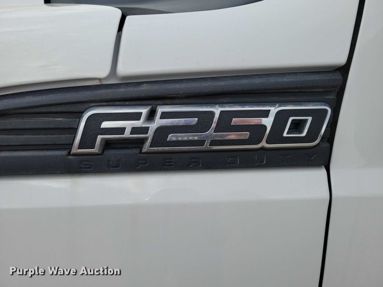 image for item DZ7018 2015 Ford F250 Super Duty pickup truck