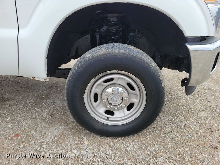 image for item DZ7018 2015 Ford F250 Super Duty pickup truck