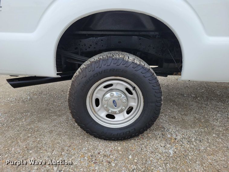 image for item DZ7018 2015 Ford F250 Super Duty pickup truck