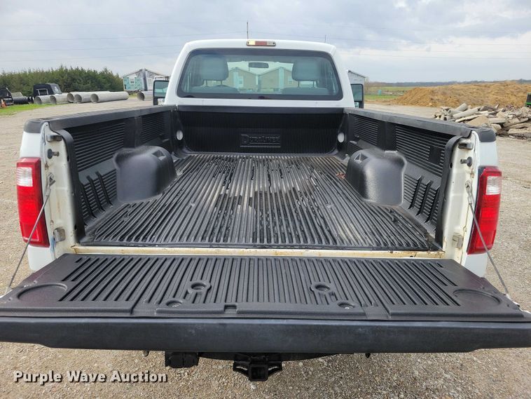 image for item DZ7019 2016 Ford F250 Super Duty pickup truck