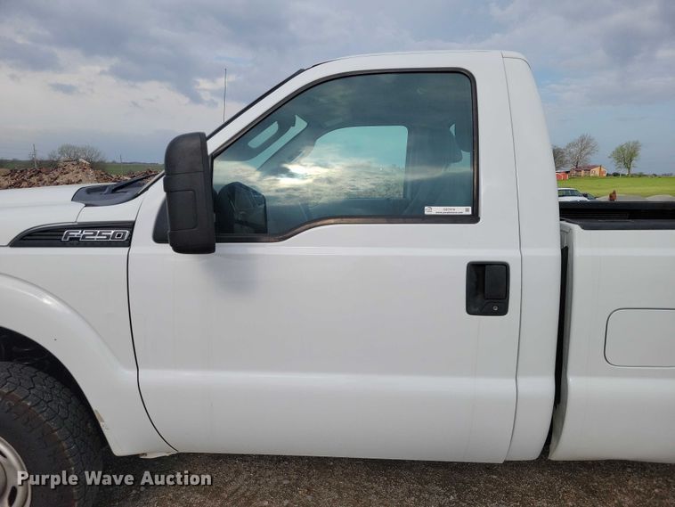 image for item DZ7019 2016 Ford F250 Super Duty pickup truck