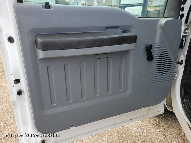 image for item DZ7019 2016 Ford F250 Super Duty pickup truck