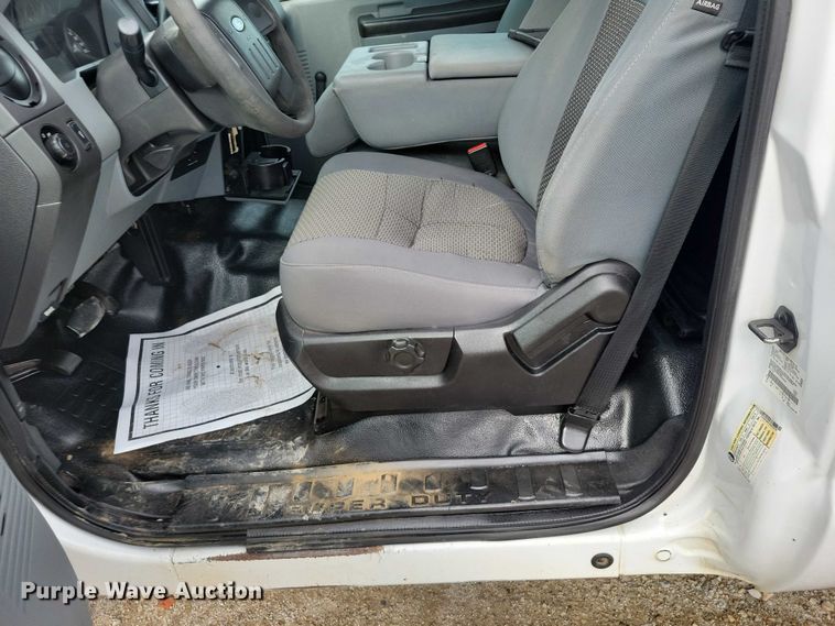 image for item DZ7019 2016 Ford F250 Super Duty pickup truck