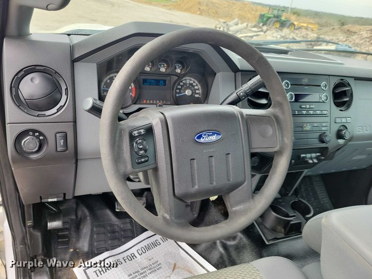 image for item DZ7019 2016 Ford F250 Super Duty pickup truck