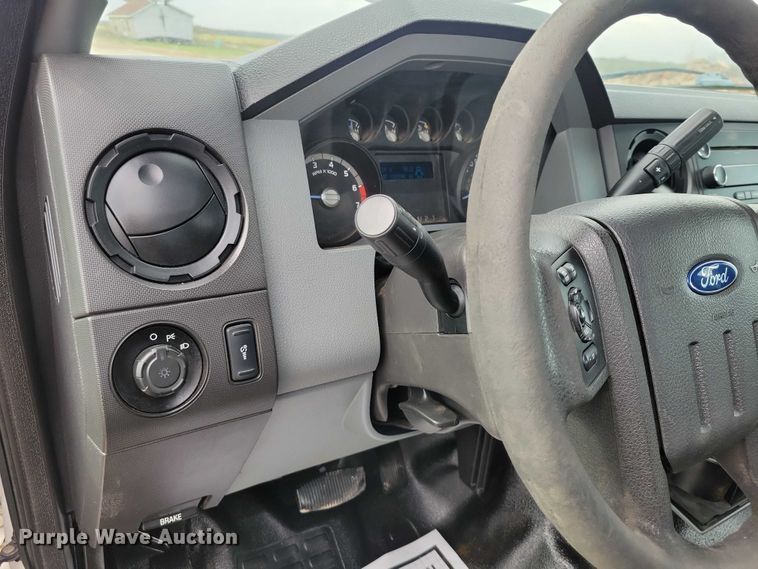 image for item DZ7019 2016 Ford F250 Super Duty pickup truck