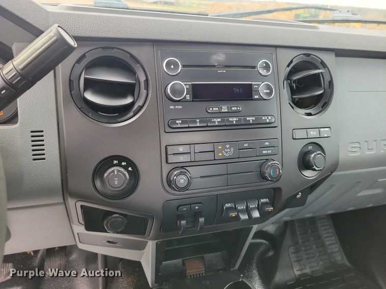 image for item DZ7019 2016 Ford F250 Super Duty pickup truck