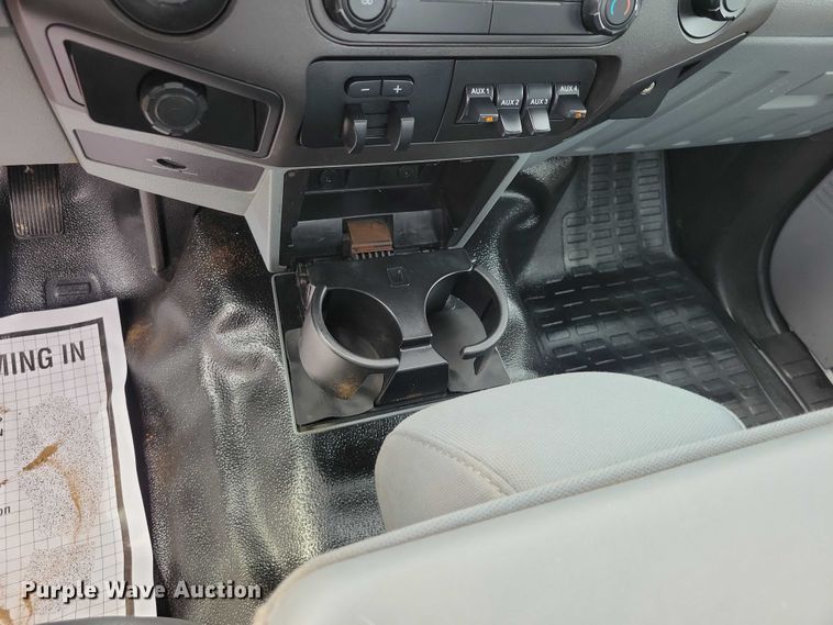 image for item DZ7019 2016 Ford F250 Super Duty pickup truck