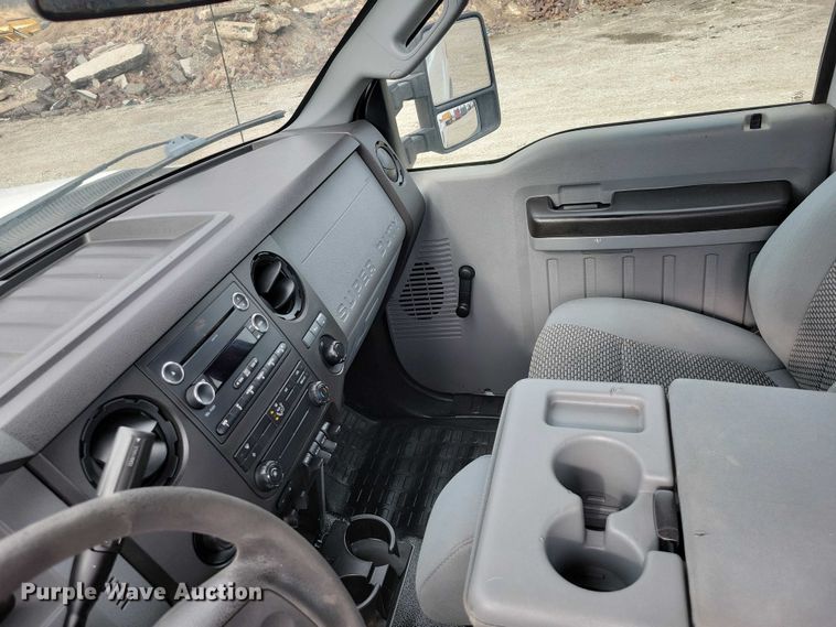 image for item DZ7019 2016 Ford F250 Super Duty pickup truck