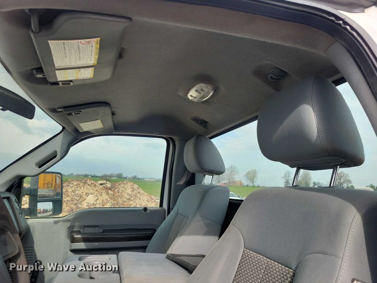 image for item DZ7019 2016 Ford F250 Super Duty pickup truck