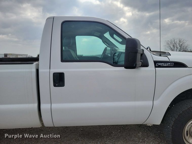 image for item DZ7019 2016 Ford F250 Super Duty pickup truck