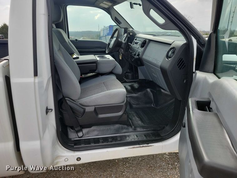 image for item DZ7019 2016 Ford F250 Super Duty pickup truck