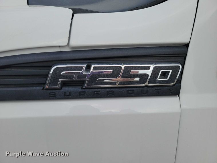 image for item DZ7019 2016 Ford F250 Super Duty pickup truck