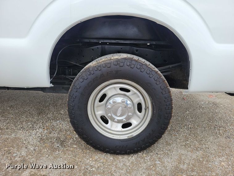 image for item DZ7019 2016 Ford F250 Super Duty pickup truck