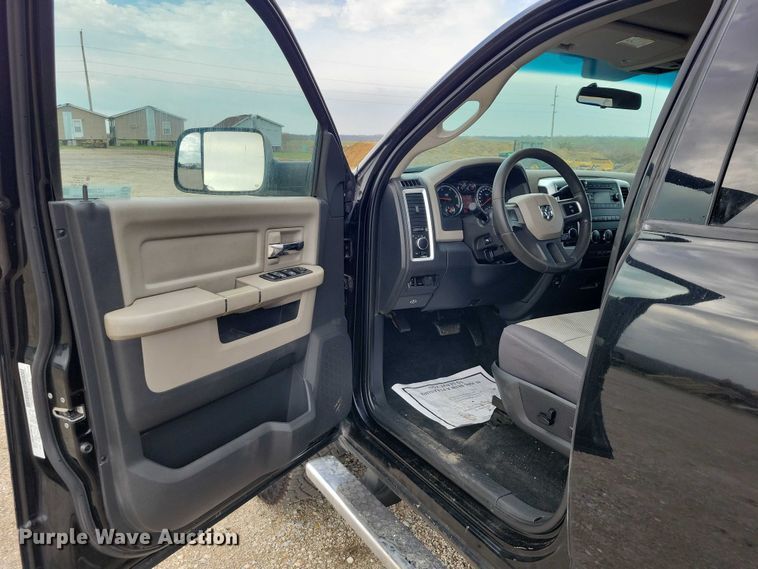 image for item DZ7020 2011 Dodge Ram 2500 Crew Cab pickup truck